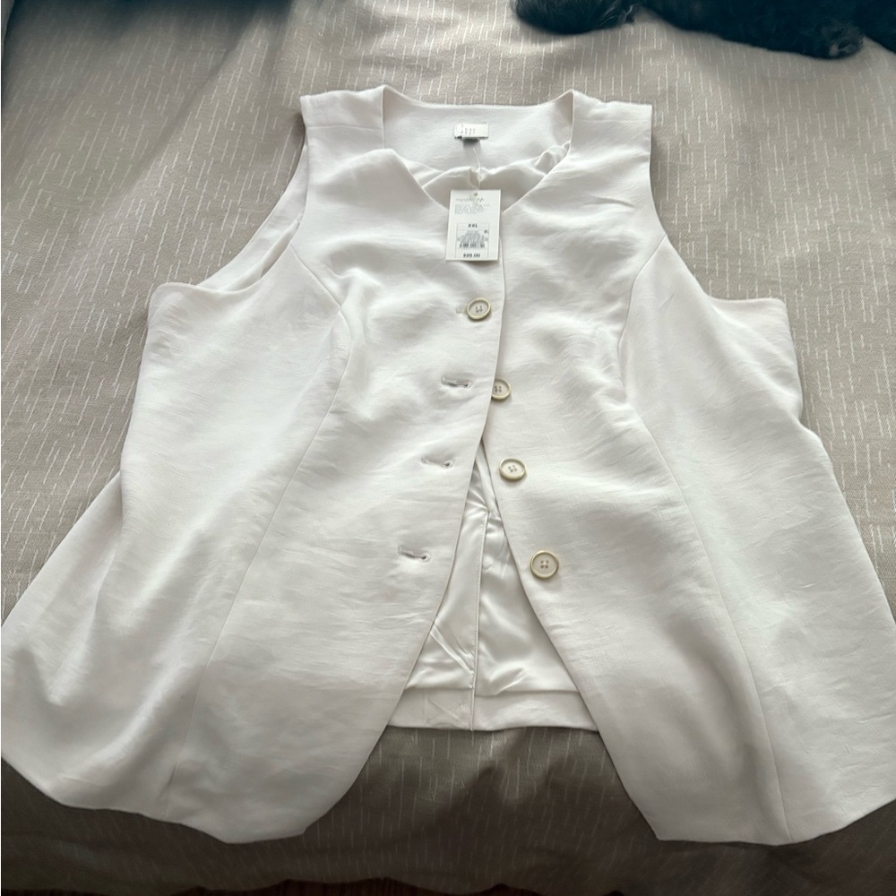 Elegant off white vest